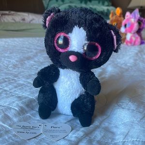 Flora the skunk Ty Beanie Boo, EUC, rare and retired